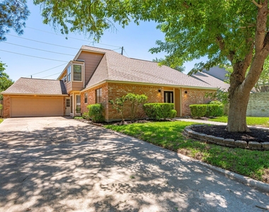 911 Montview Drive - Photo Thumbnail 1