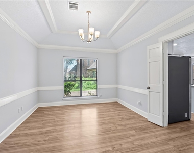 911 Montview Drive - Photo Thumbnail 7