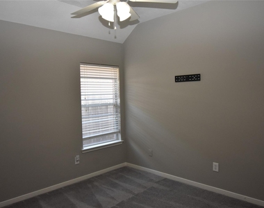 9518 Brackenton Crest Drive - Photo Thumbnail 2