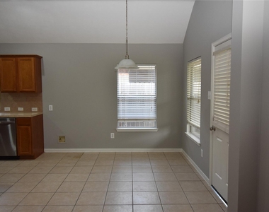 9518 Brackenton Crest Drive - Photo Thumbnail 7