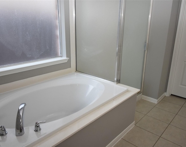 9518 Brackenton Crest Drive - Photo Thumbnail 13