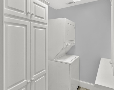 250 W Washington Street - Photo Thumbnail 5