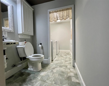 250 W Washington Street - Photo Thumbnail 7