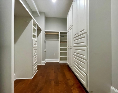 250 W Washington Street - Photo Thumbnail 14