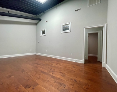 250 W Washington Street - Photo Thumbnail 9