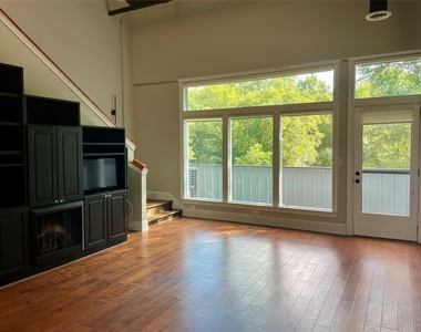 250 W Washington Street - Photo Thumbnail 3