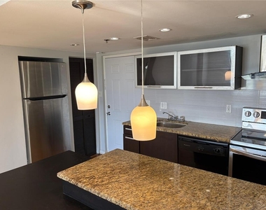 701 S Madison Avenue - Photo Thumbnail 2
