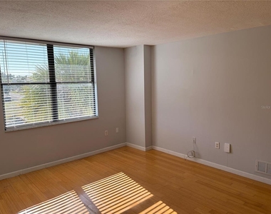 701 S Madison Avenue - Photo Thumbnail 4