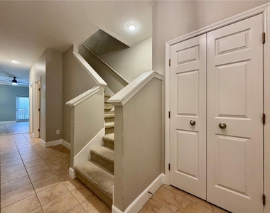 526 101st Avenue N - Photo Thumbnail 4