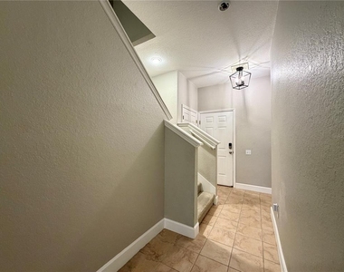 526 101st Avenue N - Photo Thumbnail 3