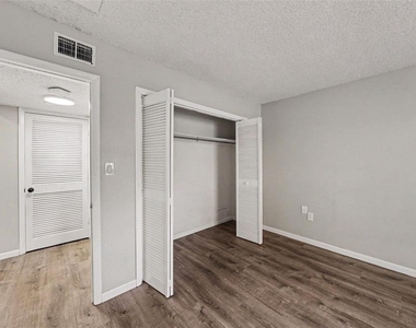 9208 N Connechusett Road - Photo Thumbnail 15