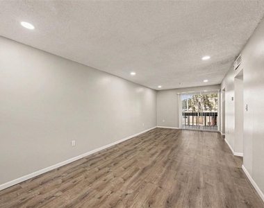 9208 N Connechusett Road - Photo Thumbnail 3