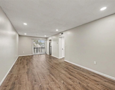 9208 N Connechusett Road - Photo Thumbnail 4