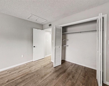 9208 N Connechusett Road - Photo Thumbnail 14