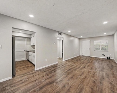 9208 N Connechusett Road - Photo Thumbnail 7