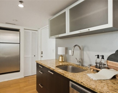 701 S Madison Avenue - Photo Thumbnail 12