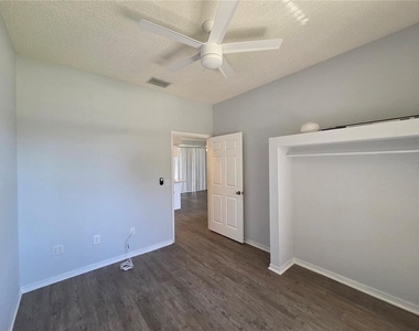 11641 59th Street N - Photo Thumbnail 14