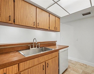 9208 N Connechusett Road - Photo Thumbnail 11