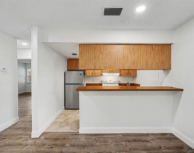 9208 N Connechusett Road - Photo Thumbnail 9