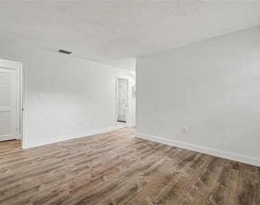 9208 N Connechusett Road - Photo Thumbnail 14