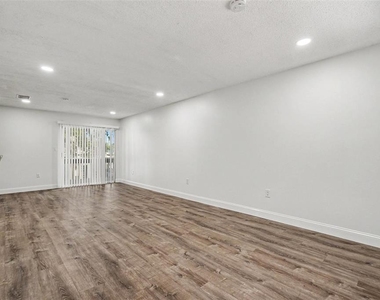 9208 N Connechusett Road - Photo Thumbnail 5