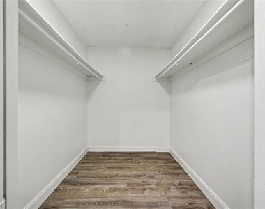 9208 N Connechusett Road - Photo Thumbnail 19