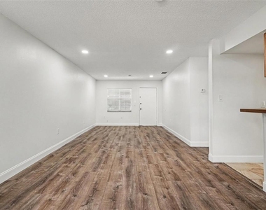 9208 N Connechusett Road - Photo Thumbnail 8