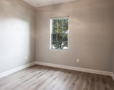 913 Buckhurst Drive - Photo Thumbnail 33
