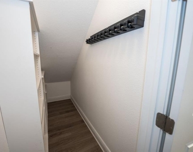 913 Buckhurst Drive - Photo Thumbnail 14