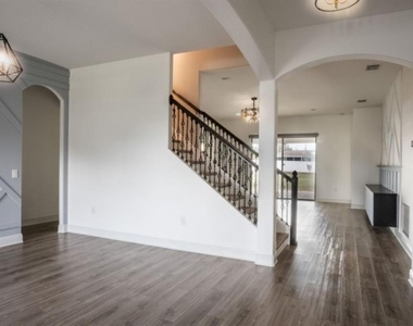 913 Buckhurst Drive - Photo Thumbnail 7