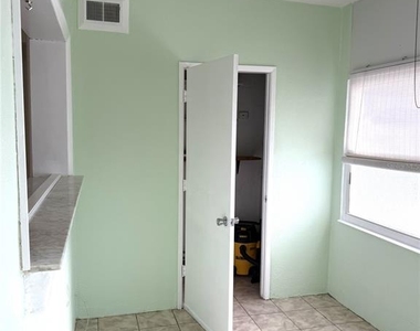 5850 18th Street N - Photo Thumbnail 16