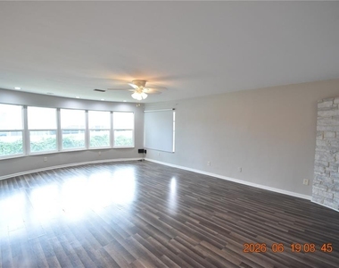 3273 Harbor Lake Drive - Photo Thumbnail 3