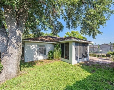 7330 Fairwood Avenue - Photo Thumbnail 3