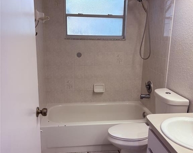 7330 Fairwood Avenue - Photo Thumbnail 16