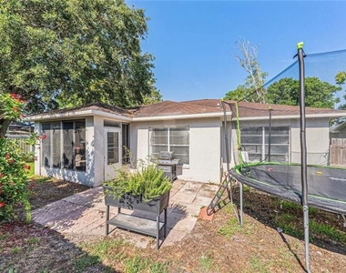 7330 Fairwood Avenue - Photo Thumbnail 2