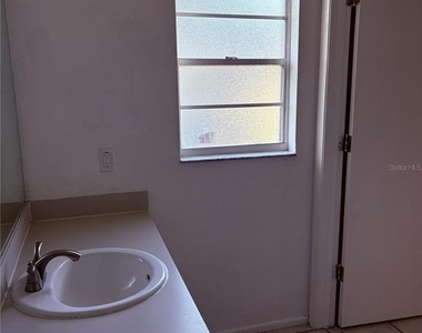 7330 Fairwood Avenue - Photo Thumbnail 12