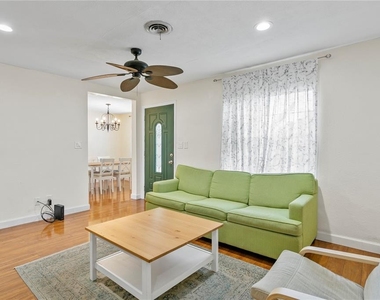4740 22nd Avenue N - Photo Thumbnail 7