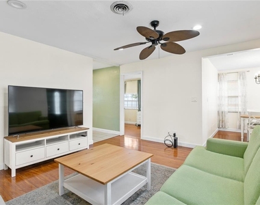 4740 22nd Avenue N - Photo Thumbnail 3