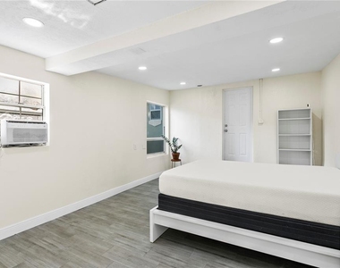 4740 22nd Avenue N - Photo Thumbnail 21