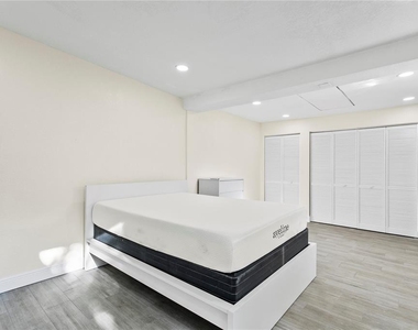 4740 22nd Avenue N - Photo Thumbnail 23