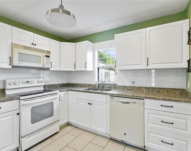 4740 22nd Avenue N - Photo Thumbnail 10