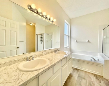 18417 Meadow Blossom Lane - Photo Thumbnail 17