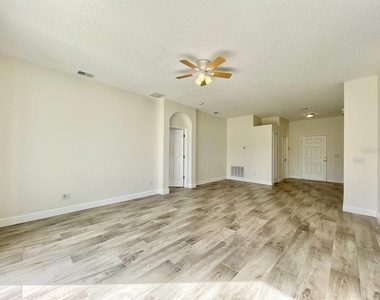 18417 Meadow Blossom Lane - Photo Thumbnail 4