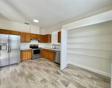 18417 Meadow Blossom Lane - Photo Thumbnail 11