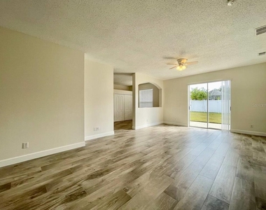 18417 Meadow Blossom Lane - Photo Thumbnail 6