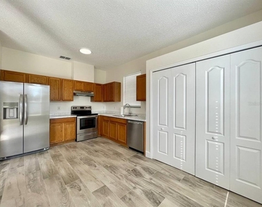 18417 Meadow Blossom Lane - Photo Thumbnail 10
