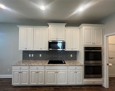 16154 Monterey Greens Circle - Photo Thumbnail 38