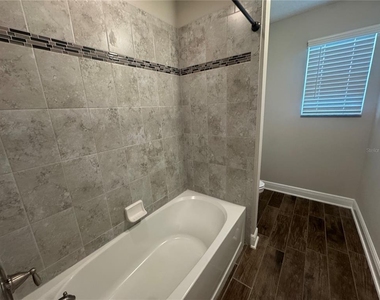 16154 Monterey Greens Circle - Photo Thumbnail 8
