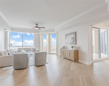 300 Beach Drive Ne - Photo Thumbnail 2