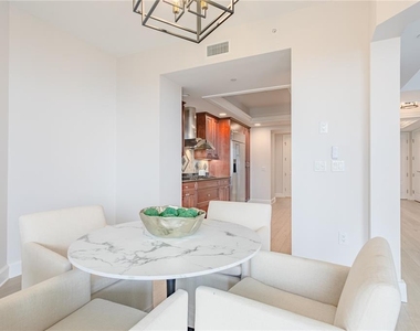 300 Beach Drive Ne - Photo Thumbnail 8